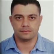 Docente de lengua castellana y literatura que orienta clases en todos los niveles